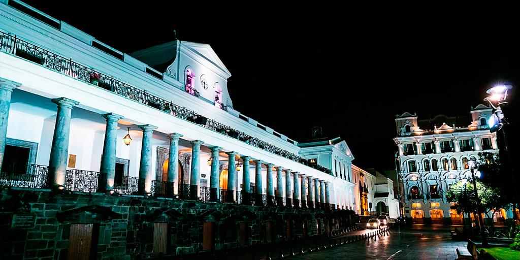 Quito colonial nocturno