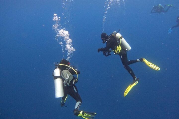 Buceo bajo el mar en Galaxy Diver II