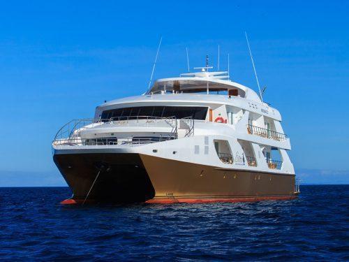 Catamarán Galápagos Elite en las islas encantadas