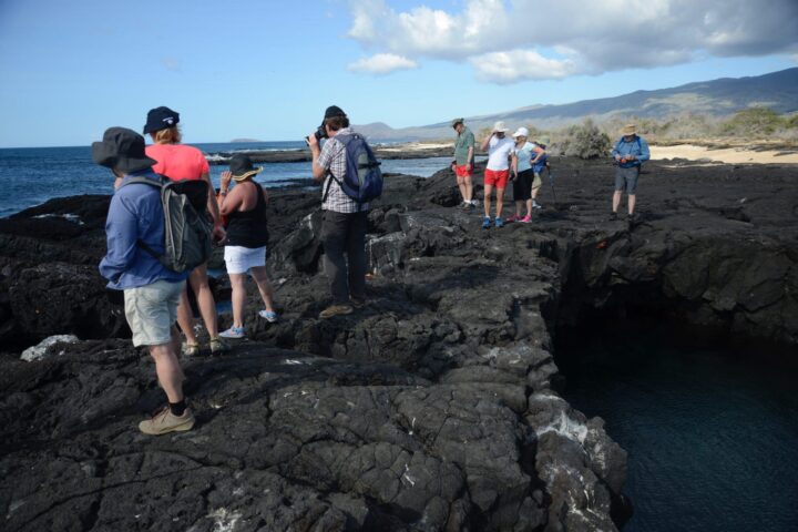 turistas en cabo rosa galapagos