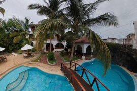 Piscina al aire libre en el Hotel Silberstein Galapagos