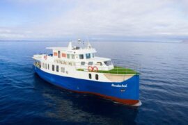 Vista panorámica en el crucero Danubio Azul por Galápagos