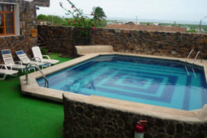 Hosteria Pimampiro pool view