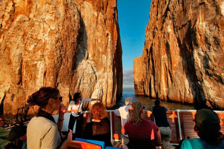 Kicker Rock - Tour View