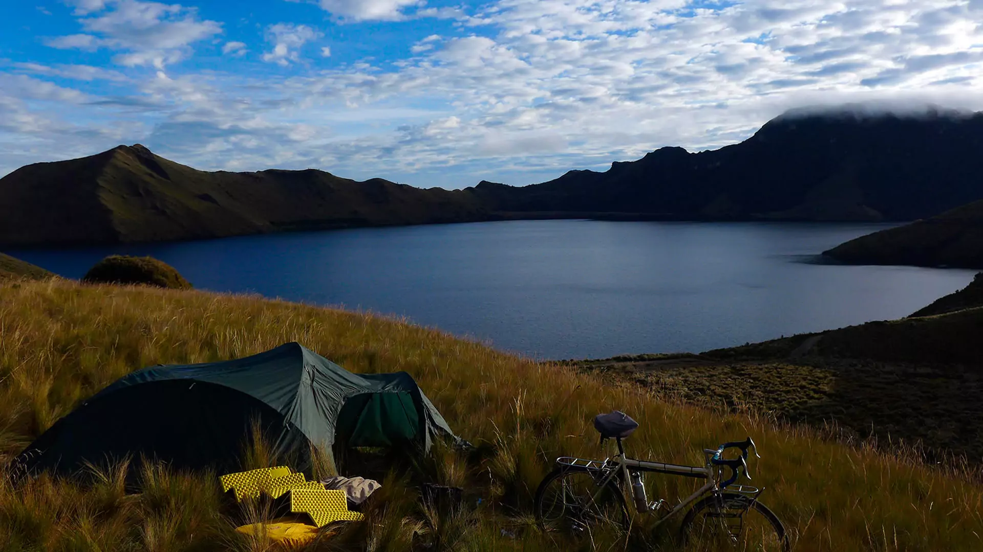 lagoons lakes in ecuador