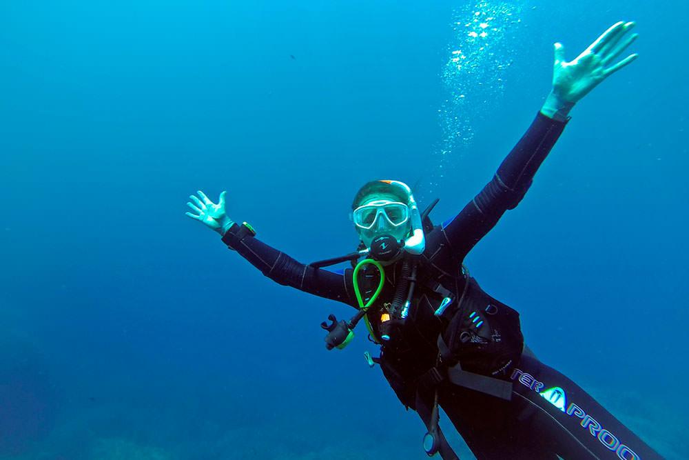 scuba diving galapagos beginner course water