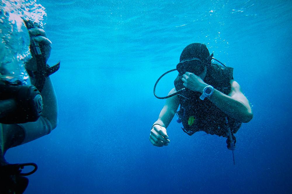 scuba diving galapagos beginner course instructor