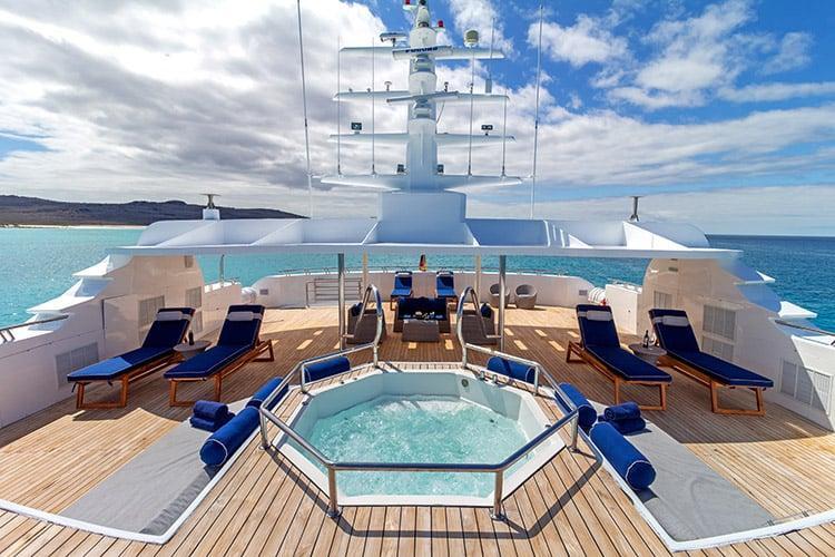 Horizon cruise in Galapagos with pool