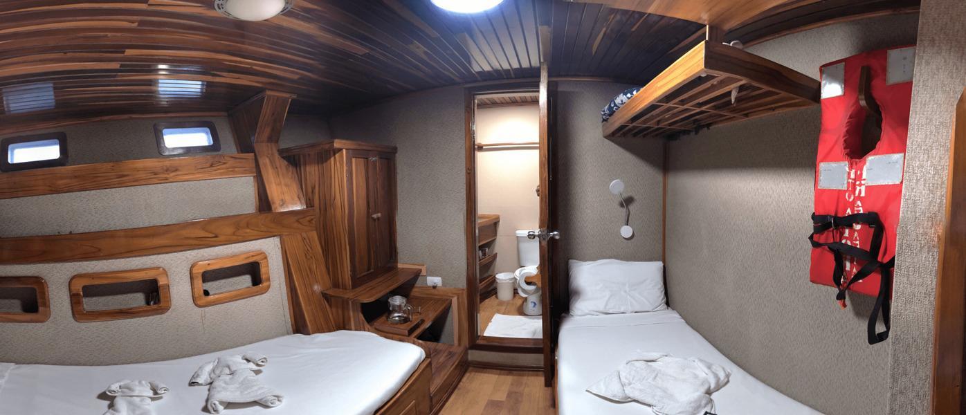 cabin with internal bathroom on the Frigate yacht