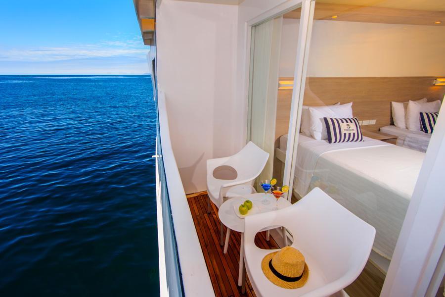 Cruise Treasure cabin balcony