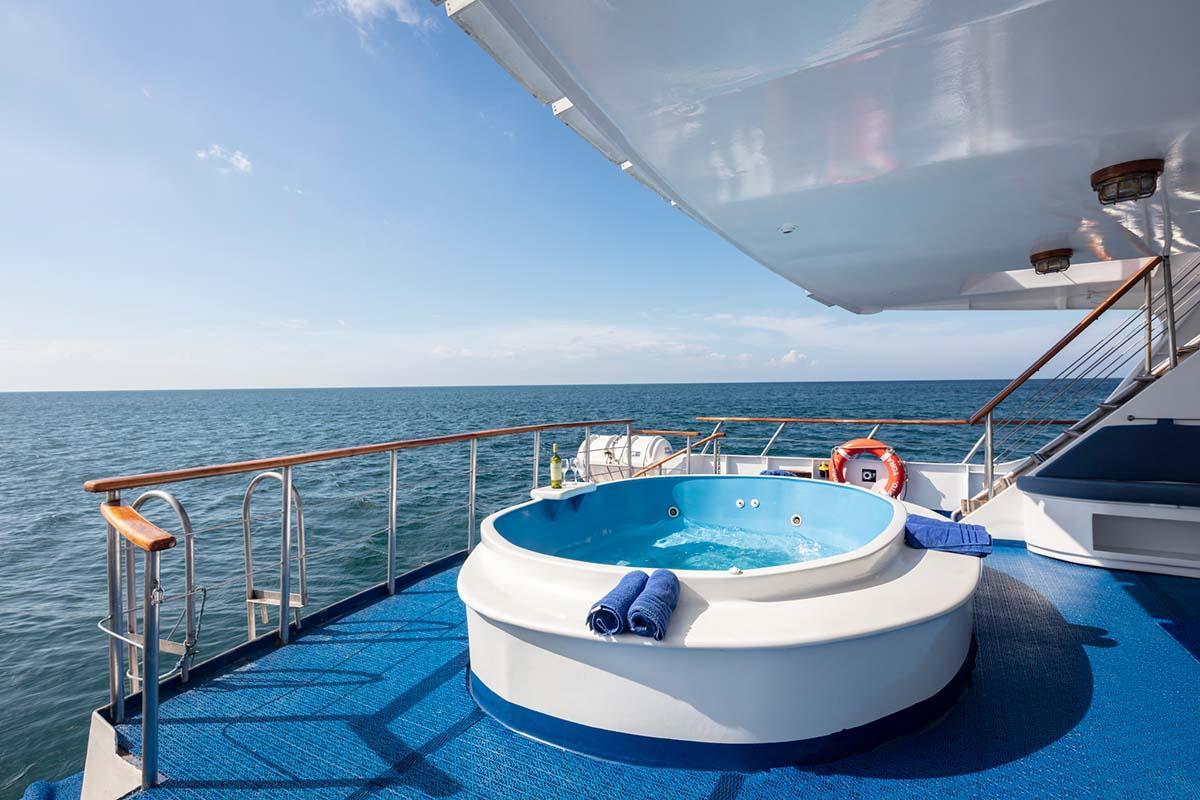 Outdoor Jacuzzi in Coral Yacht