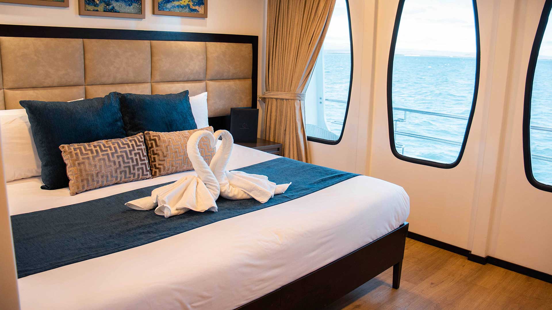 Double cabin with sea view on the Alya cruise
