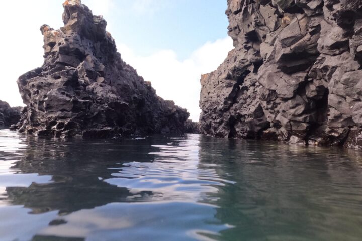 rocky view of Tintoreras Galapagos